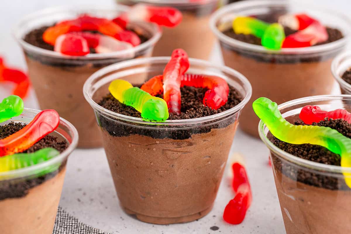 Dirt and Worm Cups No Bake Halloween Dessert