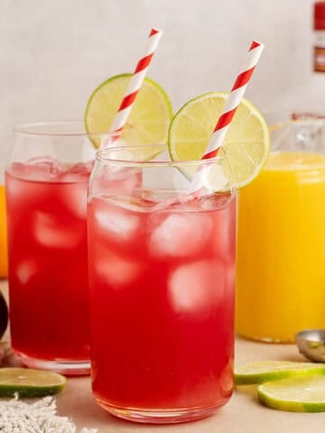 Madras Cocktail with a straw and lime slice