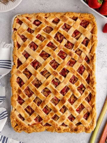 Strawberry Rhubarb Slab Pie from above after baking